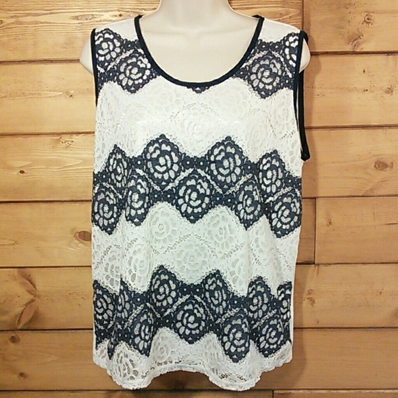 Indigo Rose | Navy and White Lace Front Tank L - Picture 1 of 3